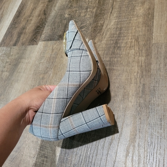 Charlotte Russe Plaid Women's Heels with Gold Accent - Picture 4 of 7